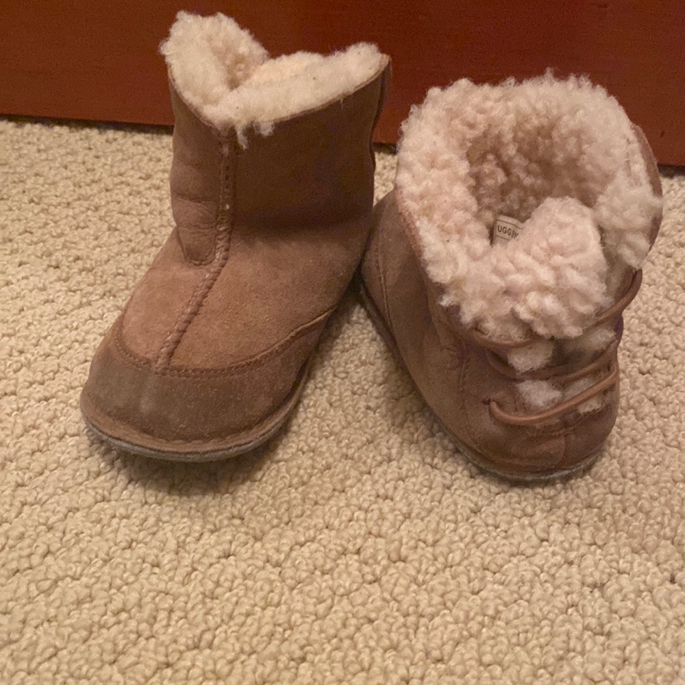 Baby ugg soft sole moccasins size large